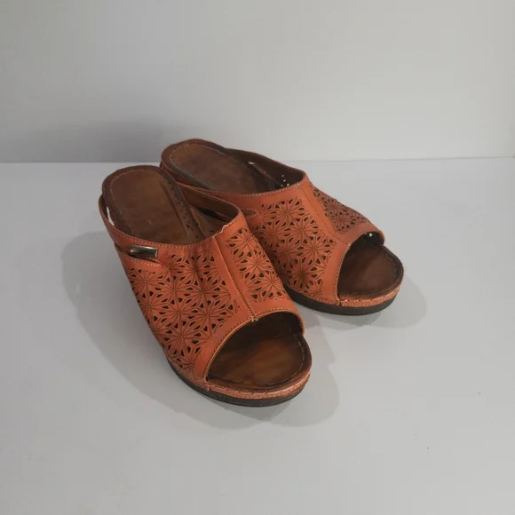 Vintage Clog Sandals - Picture 10 of 10